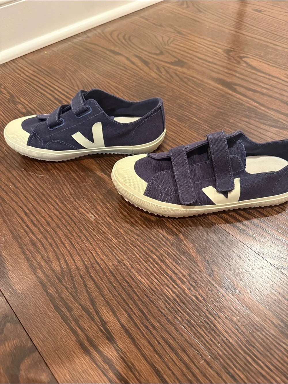 Veja Kids Velcro Sneakers in Navy and White
